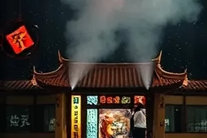 云感防晒乳实测记录封面，白色瓶身与通勤场景